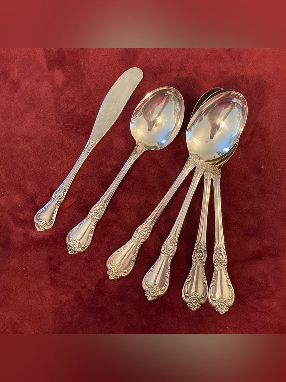 Set of 4 Wm A Rogers Oneida Sectional Silver Plate 7” Soup Spoons + 2 pieces